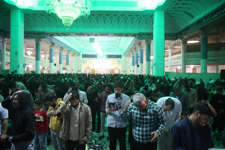 مناجات‌خوانی «شب‌های بندگی» در حرم حضرت فاطمه معصومه (س)