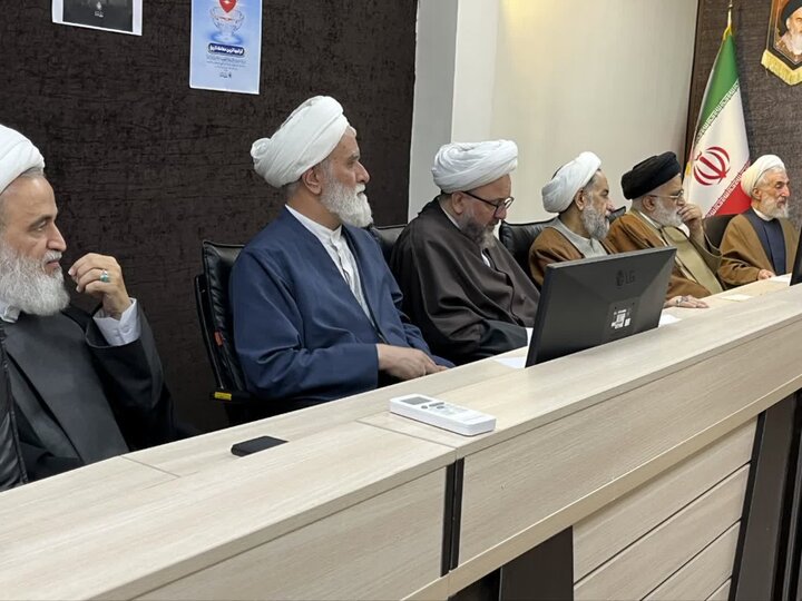 تصاویر | نشست مشترک اعضای شورای حوزه علمیه استان تهران با برخی از مسئولان مدارس علمیه و مراکز تخصصی موفق حوزه علمیه تهران