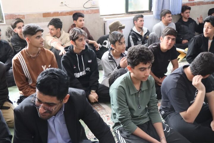 تصاویر/نشست تبیین و تفسیر قرآن کریم در ایلام