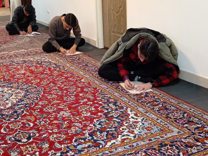 تصاویر / برگزاری آزمون هفتگی در مدرسه علمیه شیخ علیخان زنگنه تویسرکان
