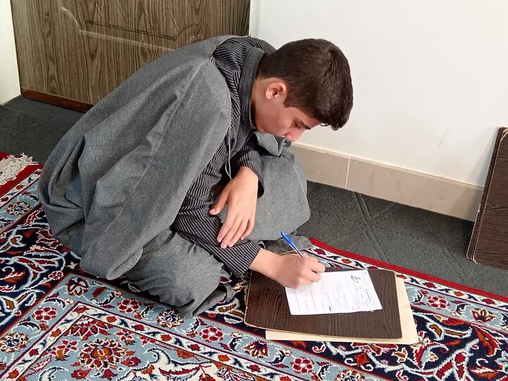 تصاویر / برگزاری آزمون هفتگی در مدرسه علمیه شیخ علیخان زنگنه تویسرکان