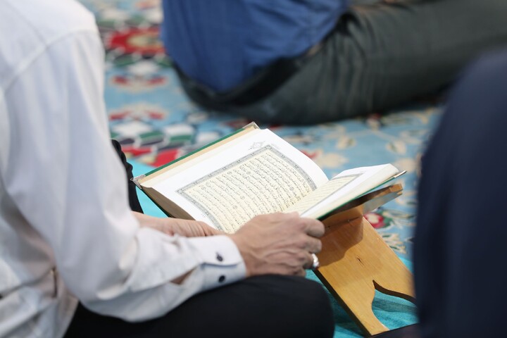 تصاویر/ آیین ترتیل خوانی قرآن کریم در امامزاده سید جعفر(ع) محمد استان یزد