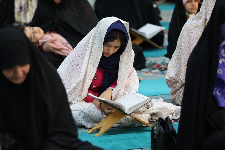 تصاویر/ آیین ترتیل خوانی قرآن کریم در امامزاده سید جعفر(ع) محمد استان یزد