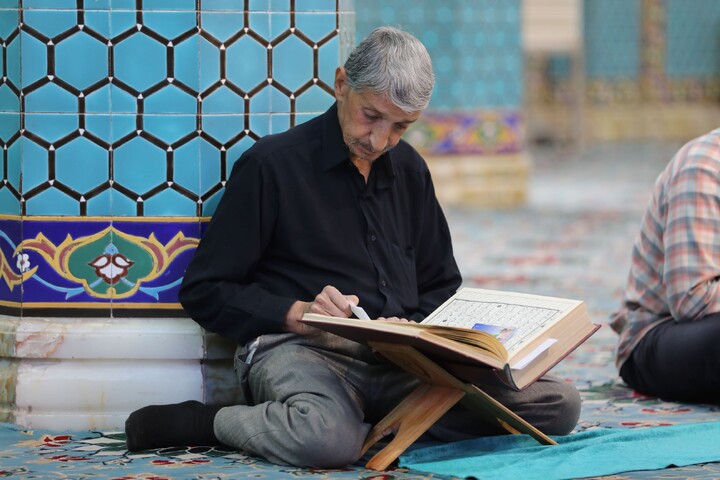 تصاویر/ آیین ترتیل خوانی قرآن کریم در امامزاده سید جعفر(ع) محمد استان یزد