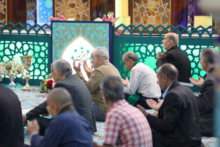 تصاویر/ آیین ترتیل خوانی قرآن کریم در امامزاده سید جعفر(ع) محمد استان یزد