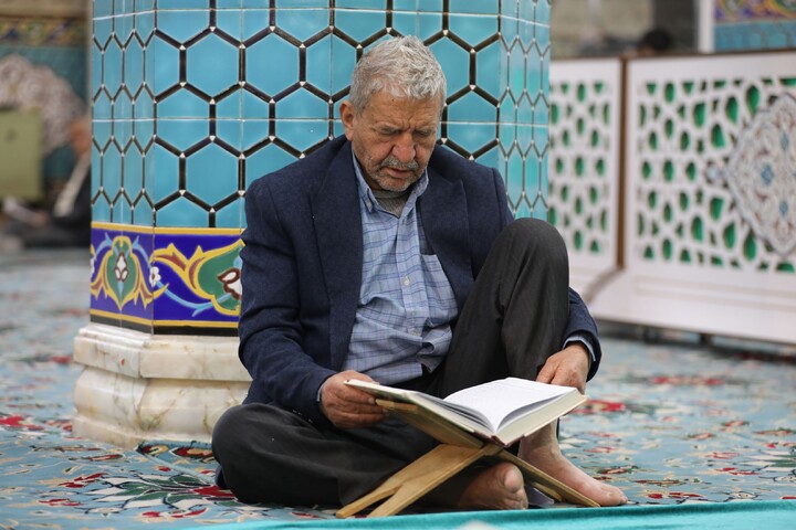 تصاویر/ آیین ترتیل خوانی قرآن کریم در امامزاده سید جعفر(ع) محمد استان یزد