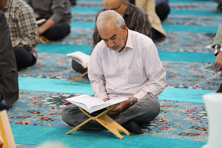 تصاویر/ آیین ترتیل خوانی قرآن کریم در امامزاده سید جعفر(ع) محمد استان یزد