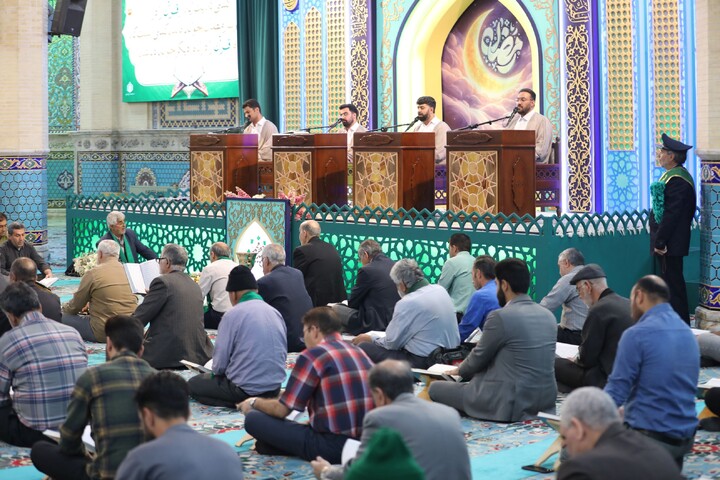 تصاویر/ آیین ترتیل خوانی قرآن کریم در امامزاده سید جعفر(ع) محمد استان یزد