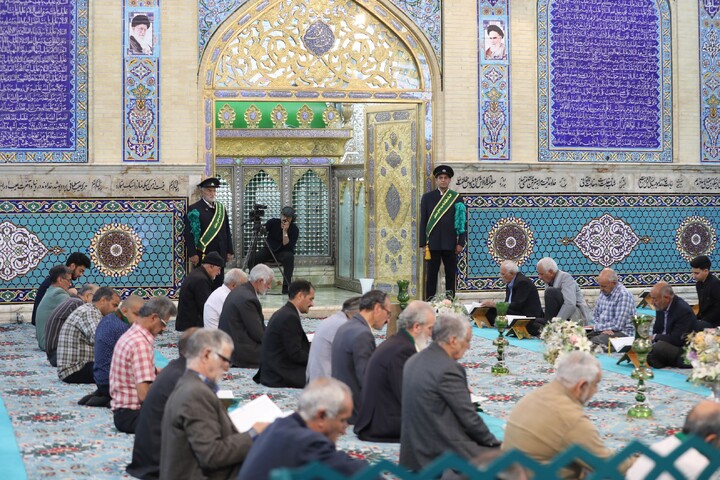 تصاویر/ آیین ترتیل خوانی قرآن کریم در امامزاده سید جعفر(ع) محمد استان یزد