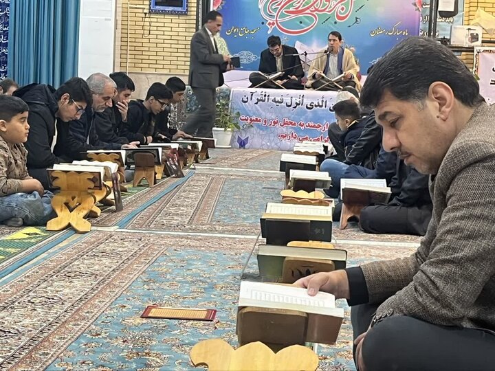 تصاویر/برگزاری محفل جزءخوانی قرآن کریم در شهرستان ایوان
