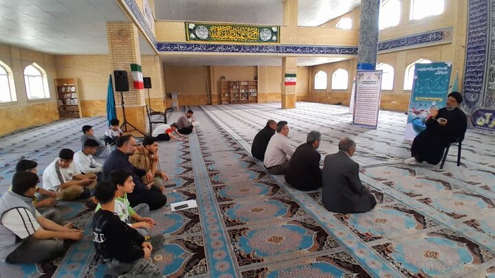 تصاویر/ جلسه تفسیر قرآن کریم در شهرستان چوار