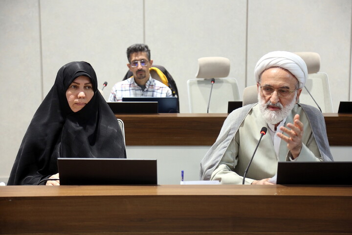 تصاویر/ نشست بیان مطالبات اساتید اقتصاد اسلامی از دولت چهاردهم