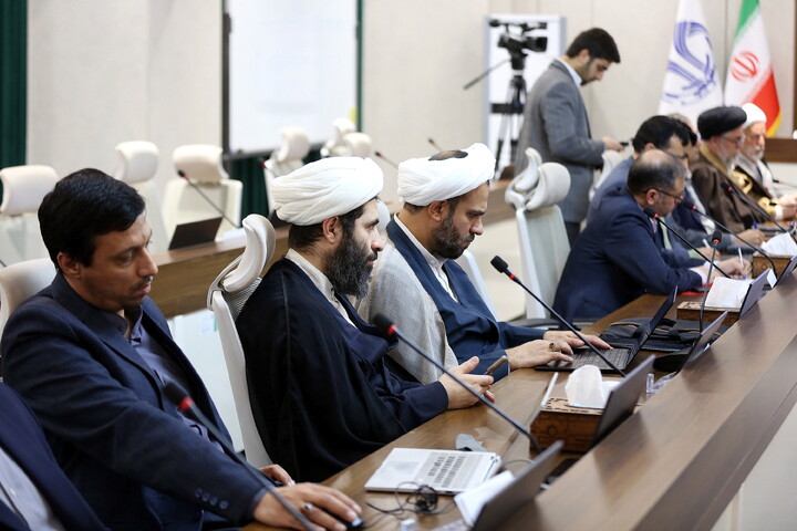 تصاویر/ نشست بیان مطالبات اساتید اقتصاد اسلامی از دولت چهاردهم