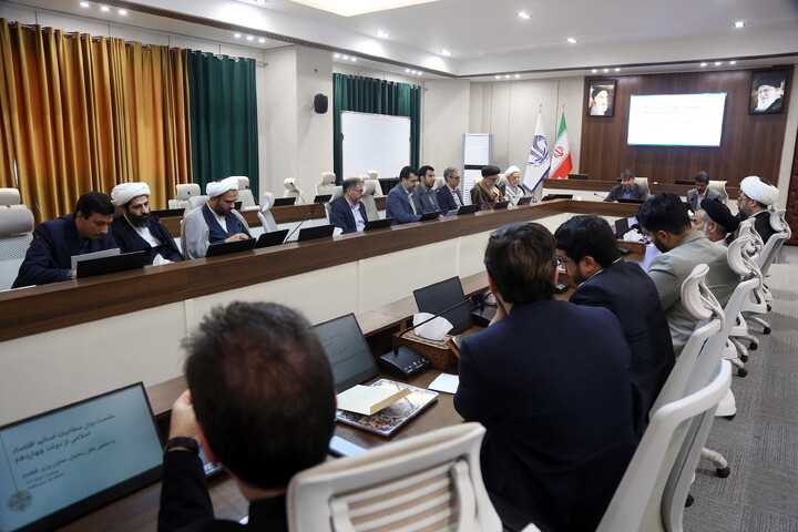 تصاویر/ نشست بیان مطالبات اساتید اقتصاد اسلامی از دولت چهاردهم