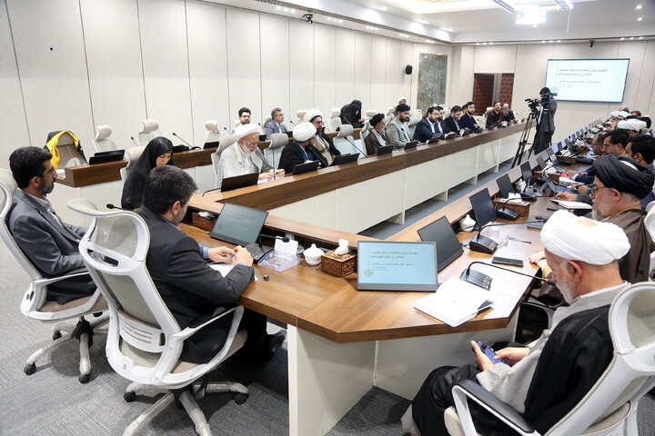 تصاویر/ نشست بیان مطالبات اساتید اقتصاد اسلامی از دولت چهاردهم