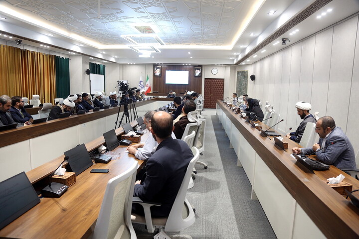 تصاویر/ نشست بیان مطالبات اساتید اقتصاد اسلامی از دولت چهاردهم