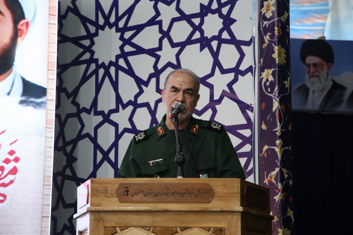 تصاویر / مراسم بزرگداشت سالگرد شهادت علمدار لشکر مقدس ۱۴ امام حسین( ع) در اصفهان