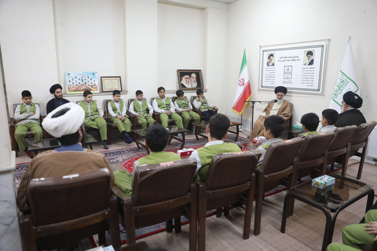 শিক্ষার্থীদের নৈতিক গঠনে শিক্ষকের ভূমিকা কখনও কখনও পিতা-মাতার চেয়েও বেশি