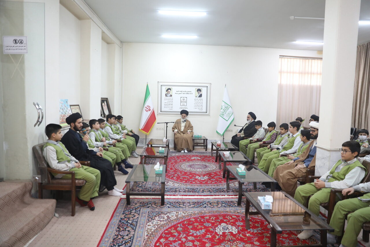 শিক্ষার্থীদের নৈতিক গঠনে শিক্ষকের ভূমিকা কখনও কখনও পিতা-মাতার চেয়েও বেশি