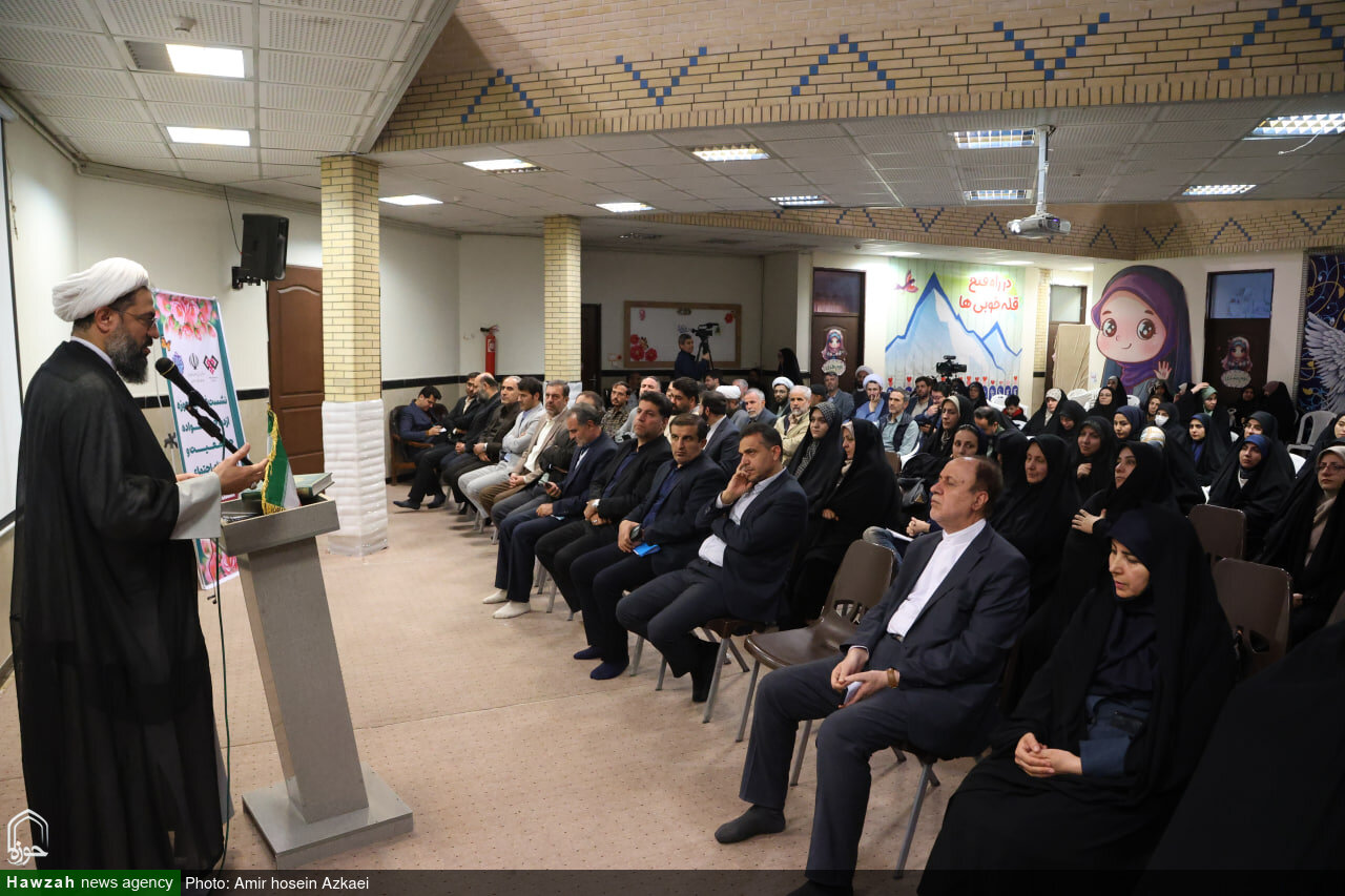 تصاویر / نشست فعالان عرصه خانواده و جمعیت با نماینده ولی فقیه در استان همدان