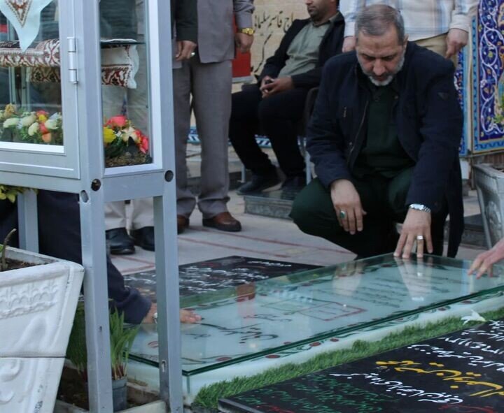 حضور فرمانده نیروی هوافضای سپاه در گلزار شهدای کرمان