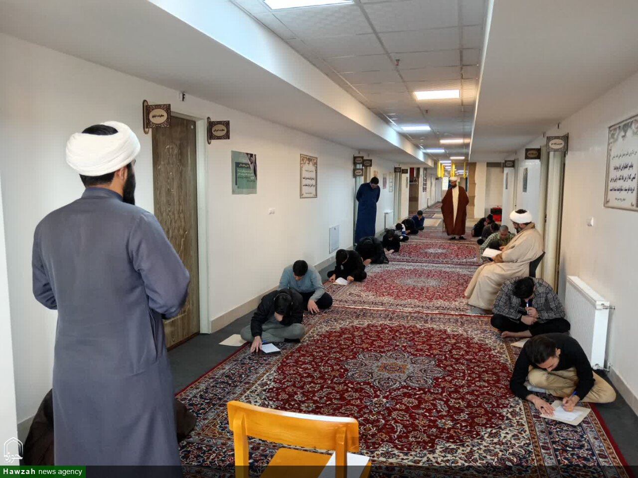 تصاویر / برگزاری آزمون هفتگی در مدرسه علمیه شیخ علیخان زنگنه تویسرکان