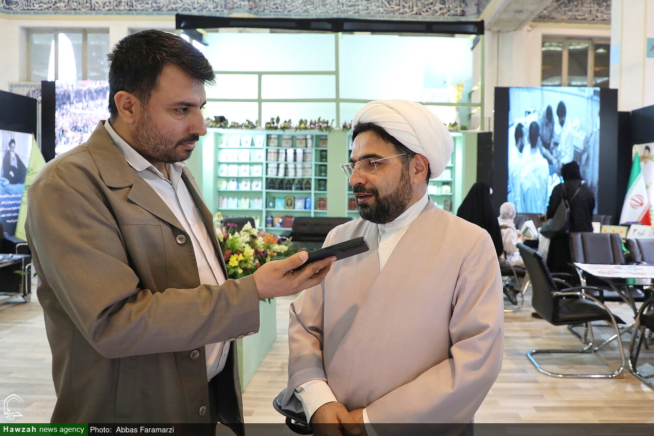 آشناسازی نسل جدید با اندیشه های امام(ره) با مسابقه و فعالیت‌های هنری