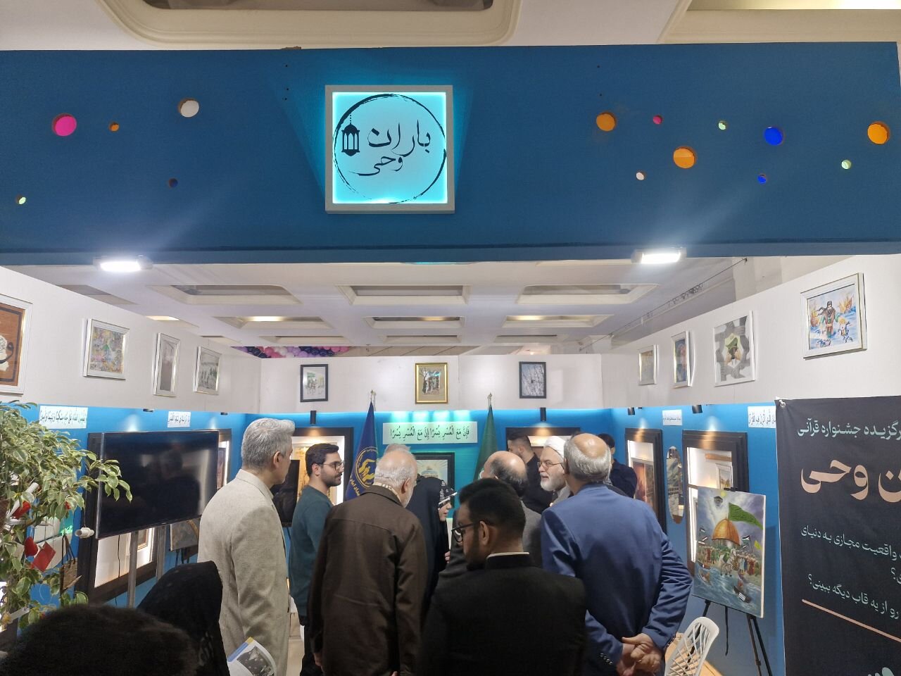 نمایش آثار هنری نوجوانان تحت پوشش کمیته امداد در غرفه باران وحی
