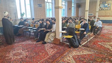 تصاویر / نشست قرآنی طلاب مدرسه علمیه حضرت امیرالمومنین (ع) تبریز