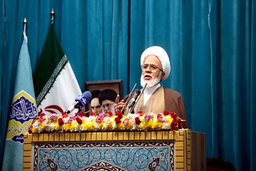 مسئولان حل مشکلات معیشتی را با جدیت دنبال کنند