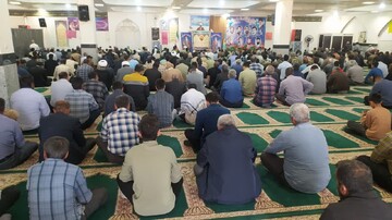 امام جمعه نهبندان خواستار تصویب قانون مجازات هتک حرمت پرچم جمهوری اسلامی شد
