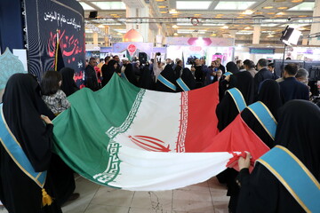 راهپیمایی مردمی در صیانت از پرچم مقدس کشورمان