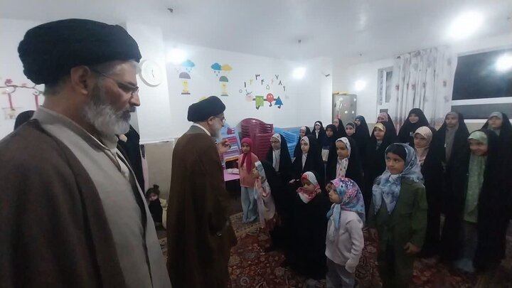 تصاویر/ بازدید امام جمعه نطنز از کودکستان صبا
