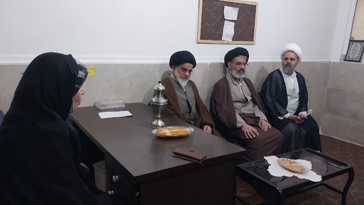 تصاویر/ بازدید امام جمعه نطنز از کودکستان صبا