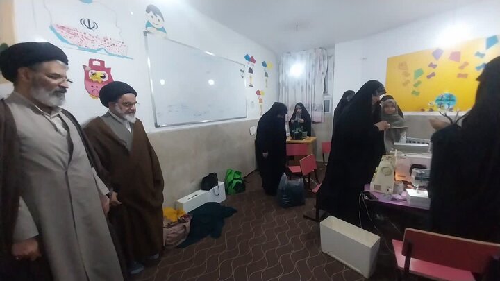 تصاویر/ بازدید امام جمعه نطنز از کودکستان صبا