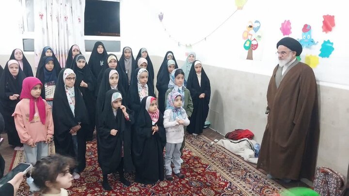 تصاویر/ بازدید امام جمعه نطنز از کودکستان صبا