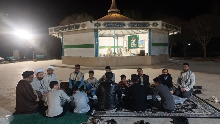 تصاویر/ حضور کارکنان مدرسه علمیه آیت‌الله مصطفوی(ره) کاشان در چایخانه حضرت رضا(ع) آران و بیدگل