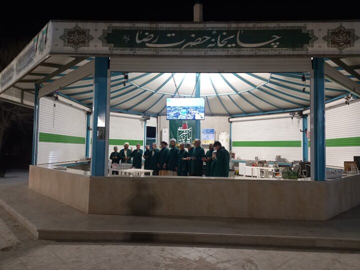 تصاویر/ حضور کارکنان مدرسه علمیه آیت‌الله مصطفوی(ره) کاشان در چایخانه حضرت رضا(ع) آران و بیدگل
