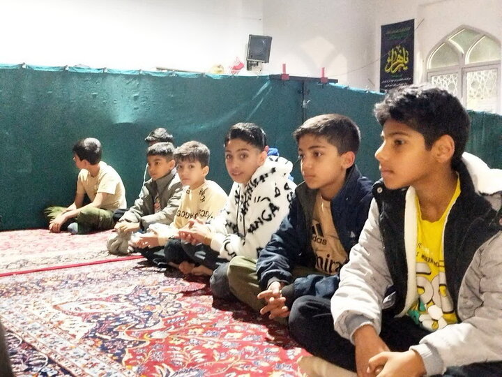 تصاویر/ حضور کارکنان مدرسه علمیه آیت‌الله مصطفوی(ره) کاشان در چایخانه حضرت رضا(ع) آران و بیدگل