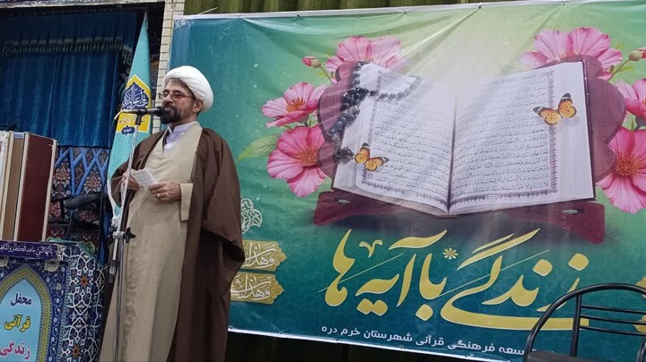 تصاویر / محفل «زندگی با آیه‌ها» در خرم‌دره