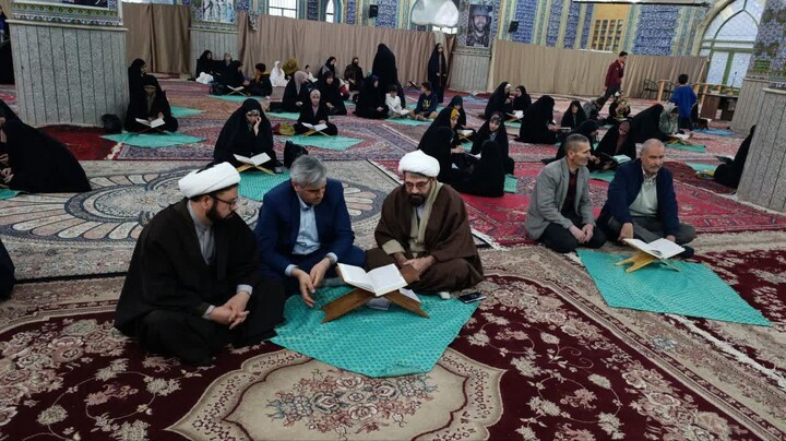 تصاویر / محفل «زندگی با آیه‌ها» در خرم‌دره