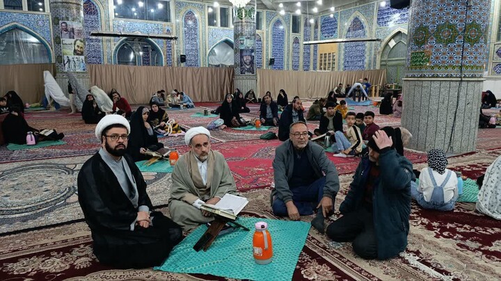 تصاویر / محفل «زندگی با آیه‌ها» در خرم‌دره
