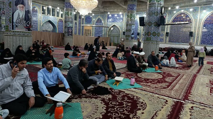 تصاویر / محفل «زندگی با آیه‌ها» در خرم‌دره