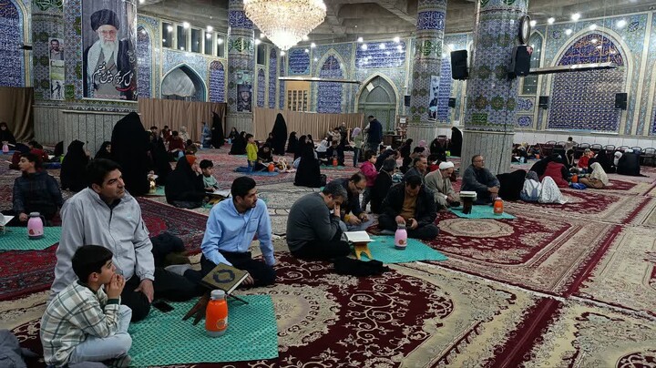 تصاویر / محفل «زندگی با آیه‌ها» در خرم‌دره