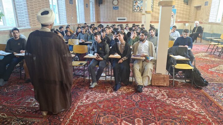 تصاویر / نشست قرآنی طلاب مدرسه علمیه حضرت امیرالمومنین (ع) تبریز