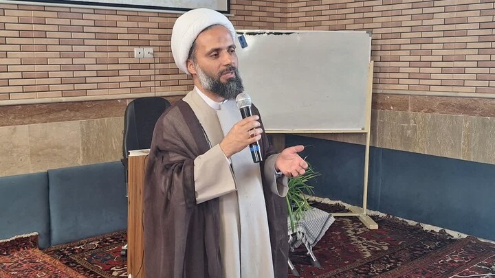 تصاویر / نشست قرآنی طلاب مدرسه علمیه حضرت امیرالمومنین (ع) تبریز