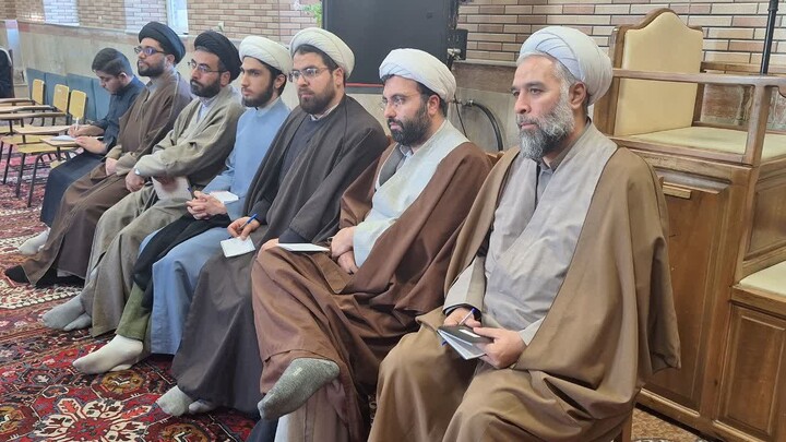 تصاویر / نشست قرآنی طلاب مدرسه علمیه حضرت امیرالمومنین (ع) تبریز