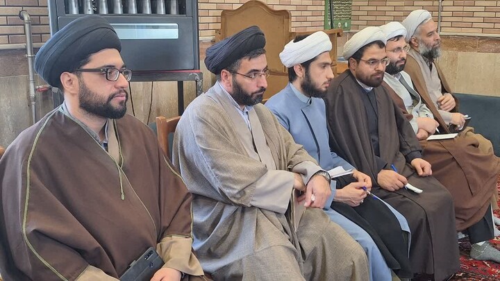 تصاویر / نشست قرآنی طلاب مدرسه علمیه حضرت امیرالمومنین (ع) تبریز
