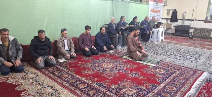 تصاویر / حضور اساتید و طلاب مدرسه علمیه سامن در میان اقشار مختلف مردم در ماه مبارک رمضان