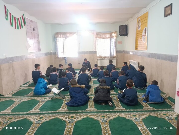 تصاویر / حضور اساتید و طلاب مدرسه علمیه سامن در میان اقشار مختلف مردم در ماه مبارک رمضان